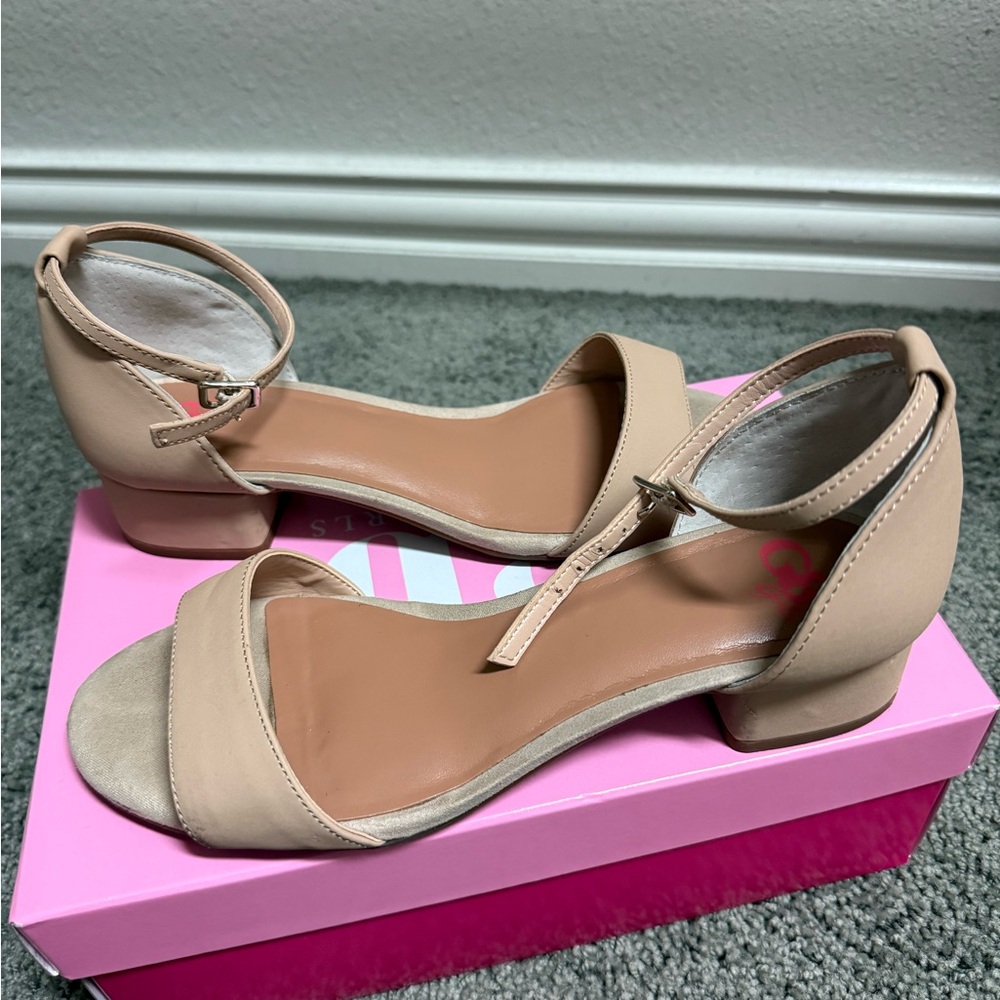 girls sandals (size 4)